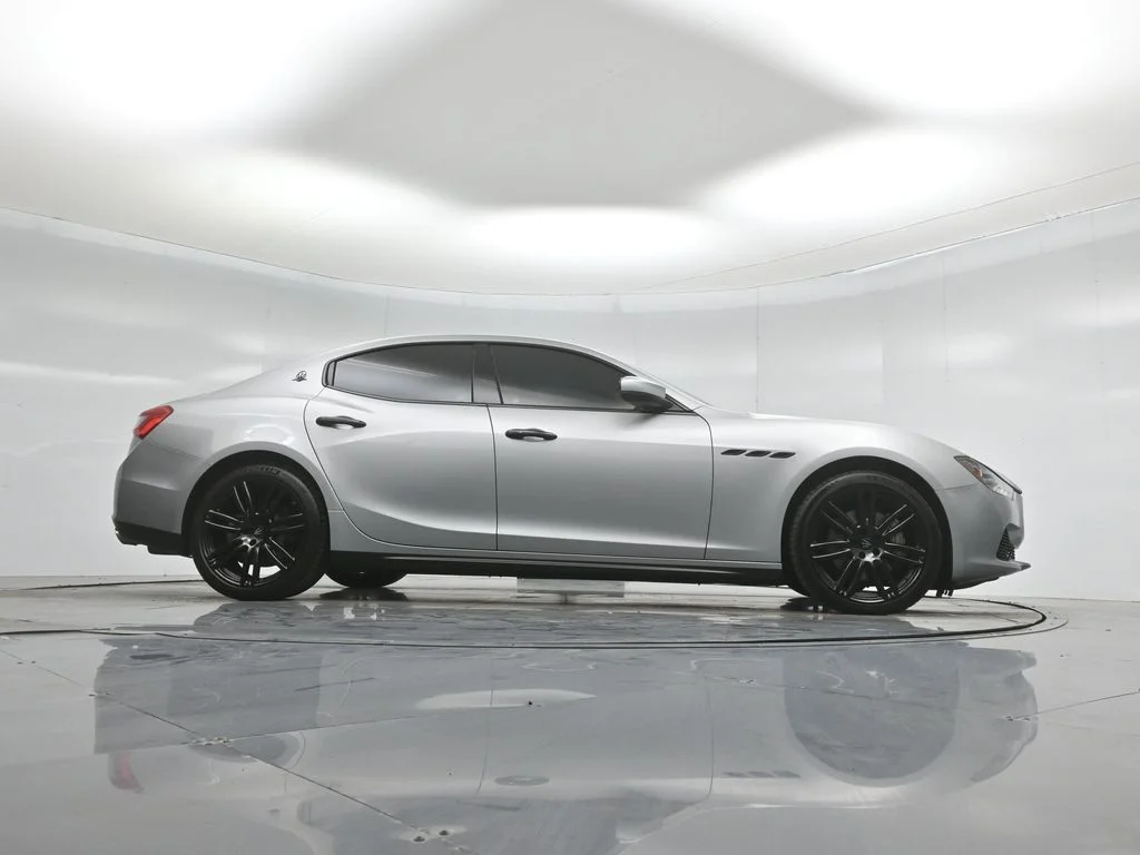 Used 2017 Silver Maserati Base image 43