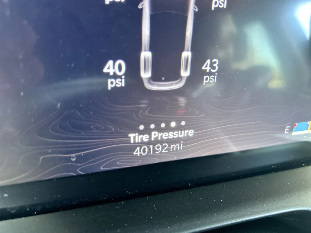 Used 2023 Red Jeep Laredo image 16