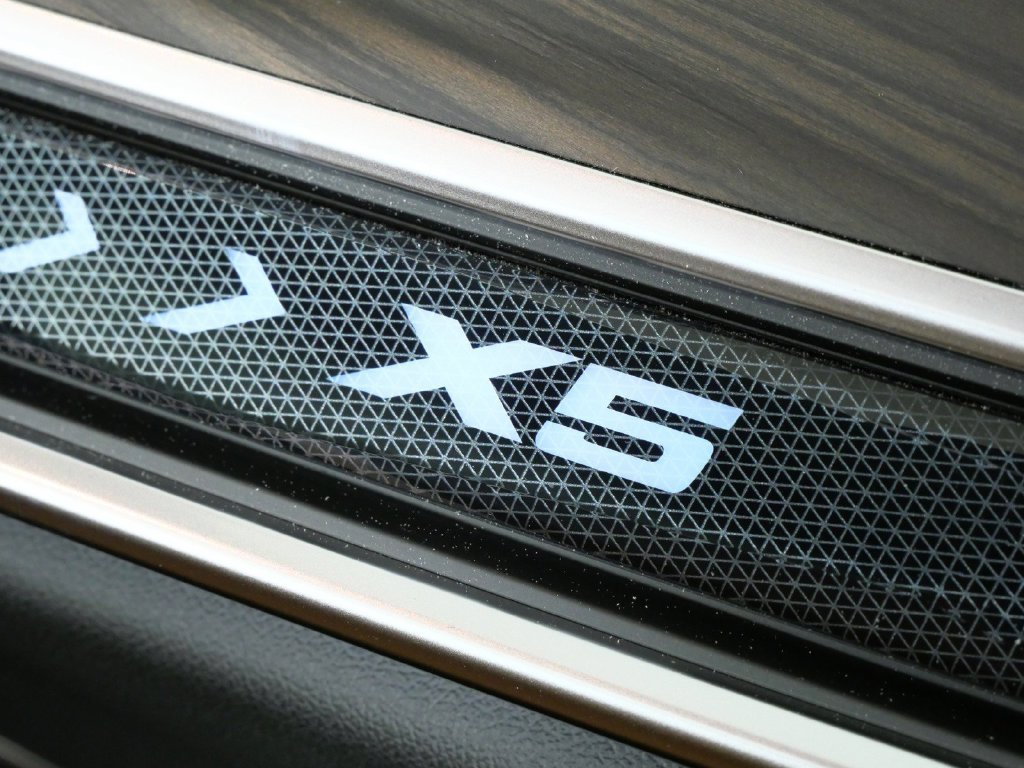 New 2026 Black Sapphire Metallic BMW xDrive50e image 24