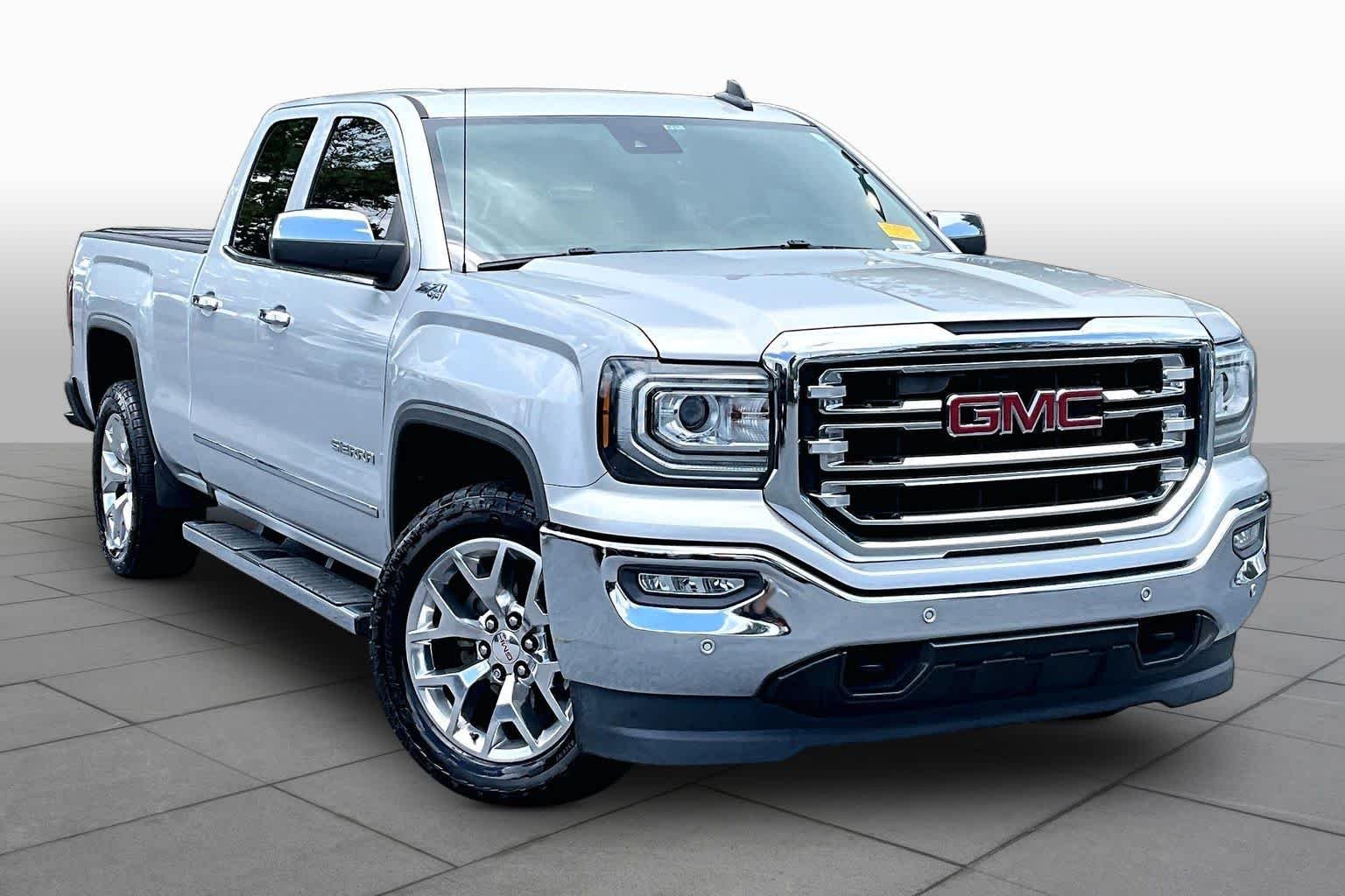 Used 2017 Quicksilver Metallic GMC SLT image 3