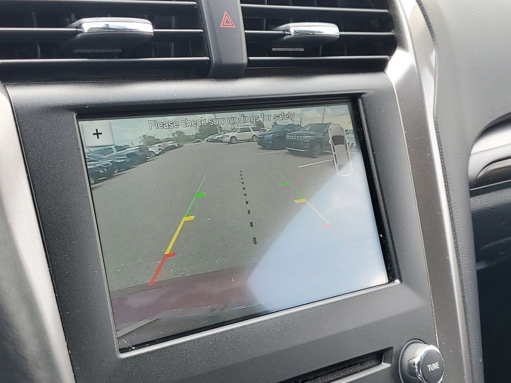 Used 2017 Red Ford SE image 27