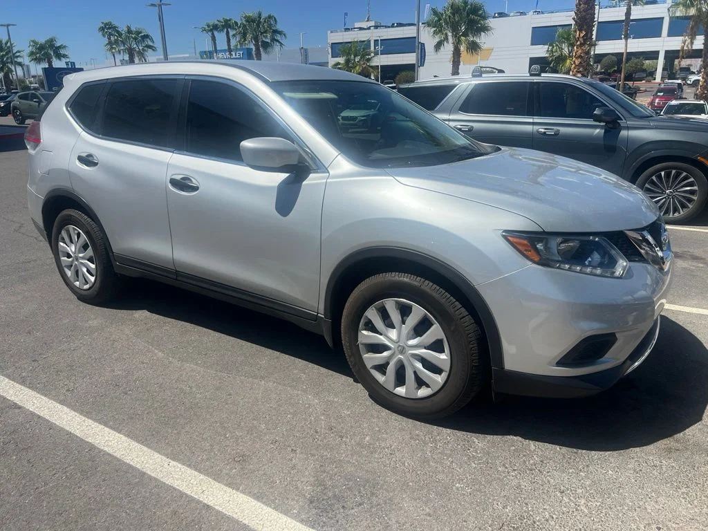 Used 2016 Silver Nissan S image 2