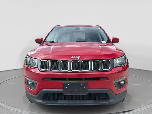 Used 2019 Red Jeep Latitude image 9