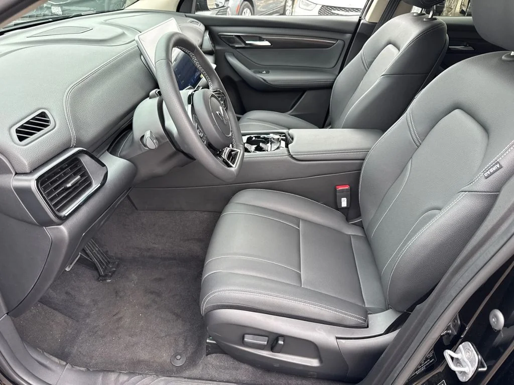 2025 VinFast VF 8 Eco - Photo 24
