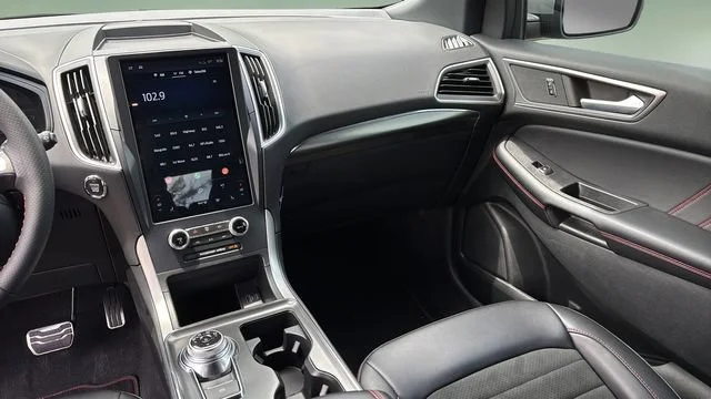Used 2023 Silver Ford ST-Line image 26