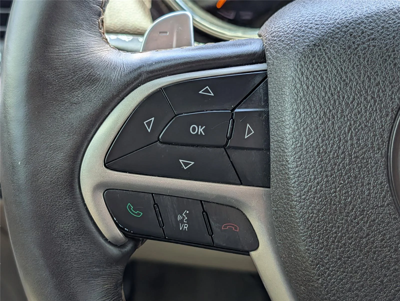 Used 2017 Diamond Black Crystal Pearlcoat Jeep Overland image 23