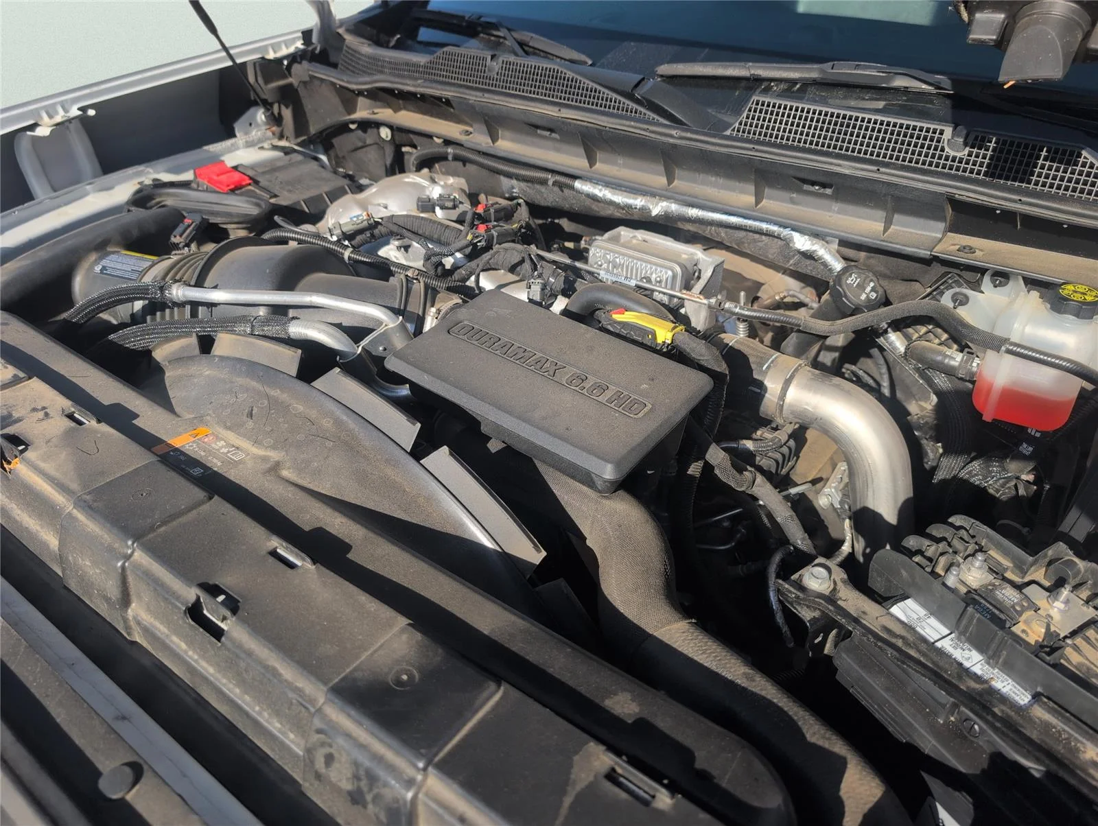 Used 2022 Summit White Chevrolet LTZ image 10