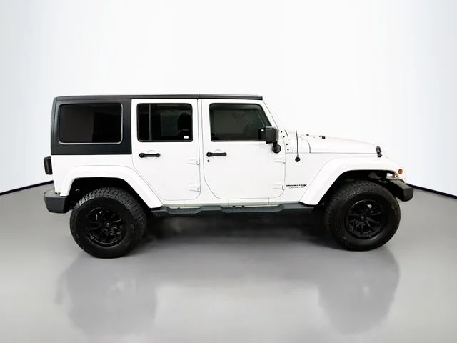 Used 2018 White Jeep Unlimited Sahara image 9