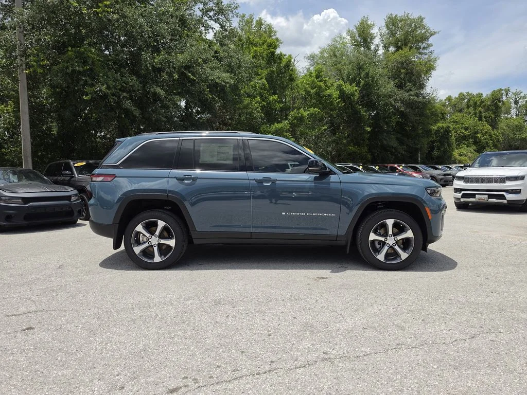 New 2026 Steel Blue Exterior Paint Jeep Limited image 3