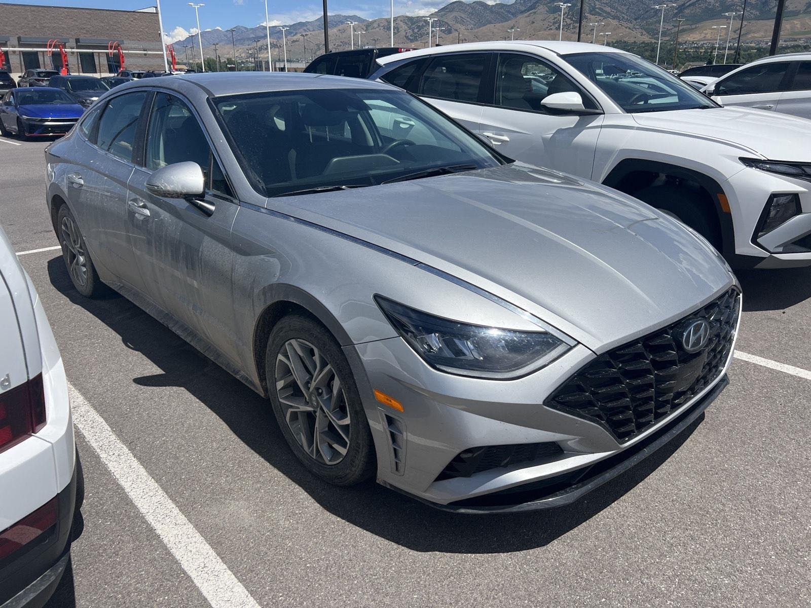 Used 2020 Shimmering Silver Pearl Hyundai SEL image 2