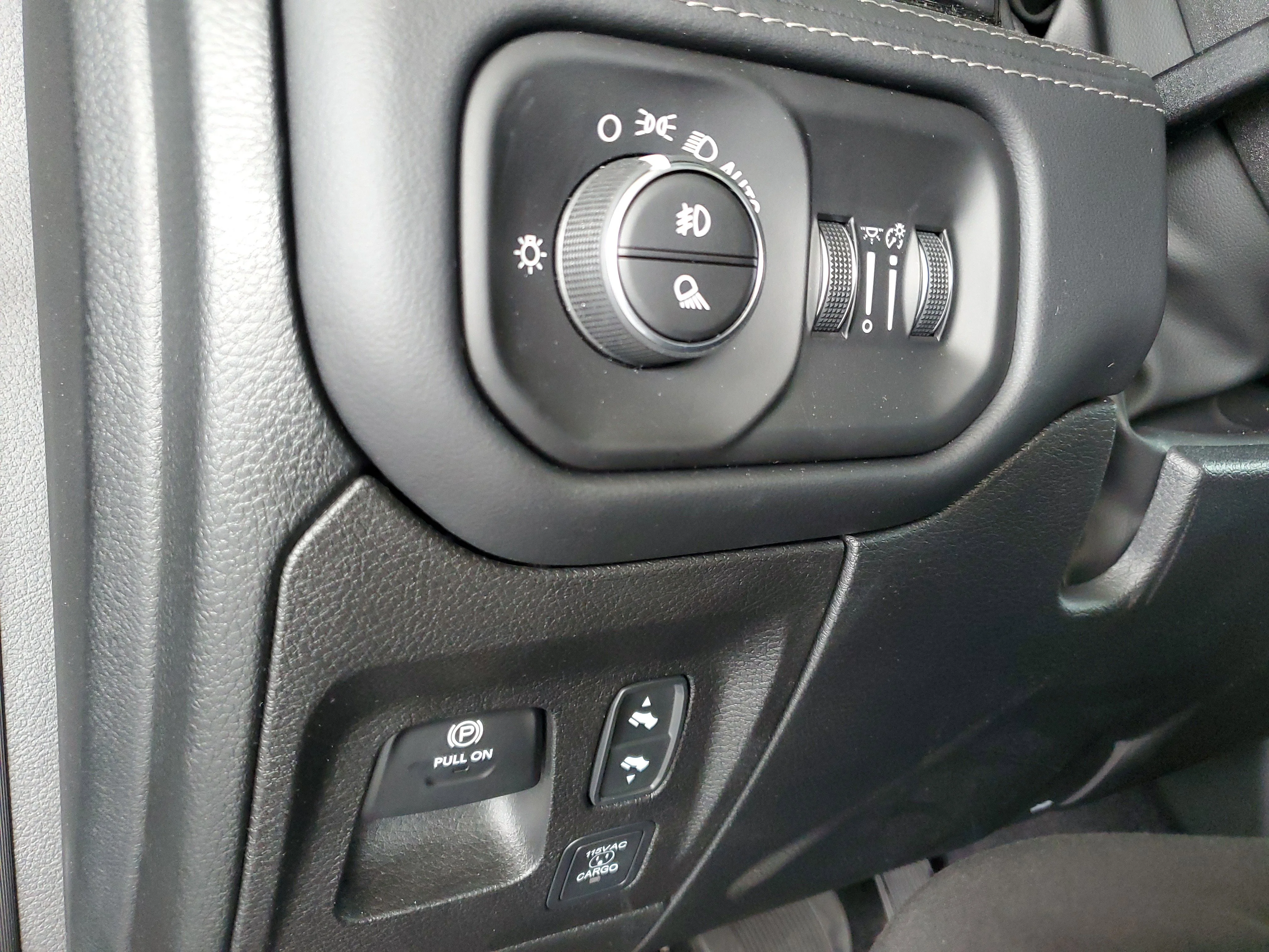 New 2026 Diamond Black Crystal Pearl-Coat Exterior Paint RAM Limited image 21