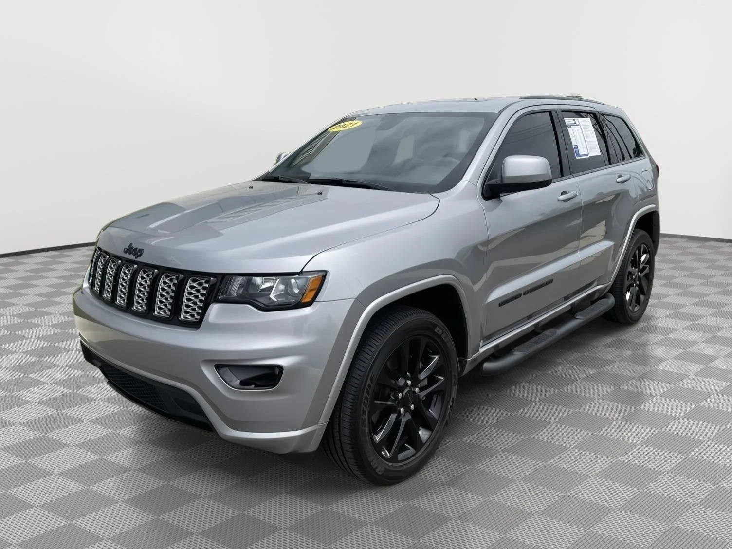 Used 2021 Billet Silver Metallic Clearcoat Jeep Laredo X image 10