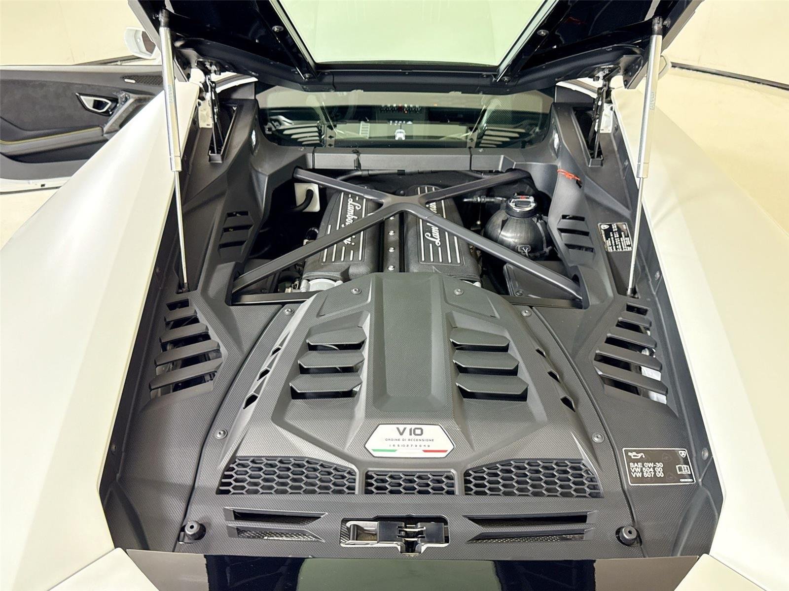 Used 2022 Bianco Canopus Lamborghini  image 26