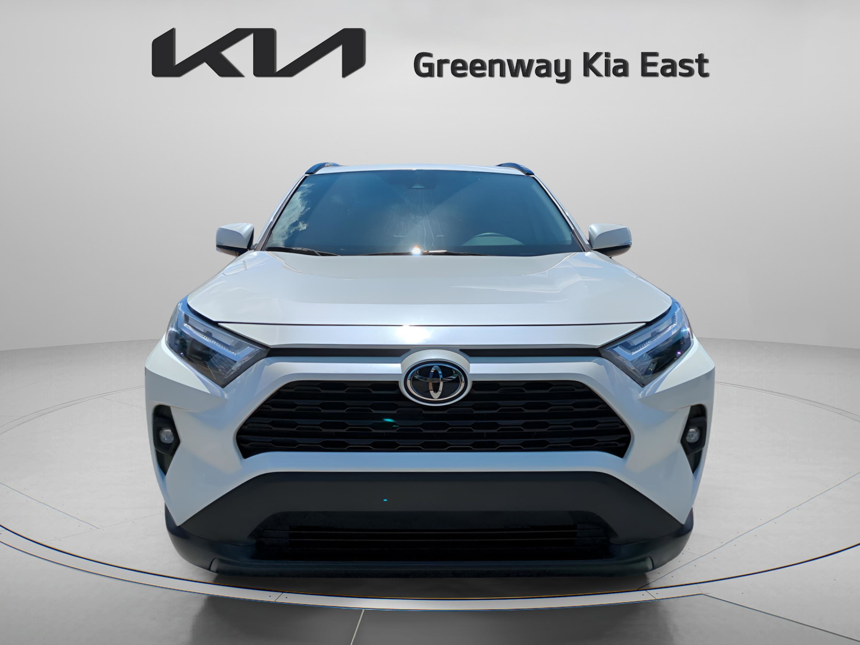 Used 2022 Blizzard Pearl Toyota XLE Premium image 11