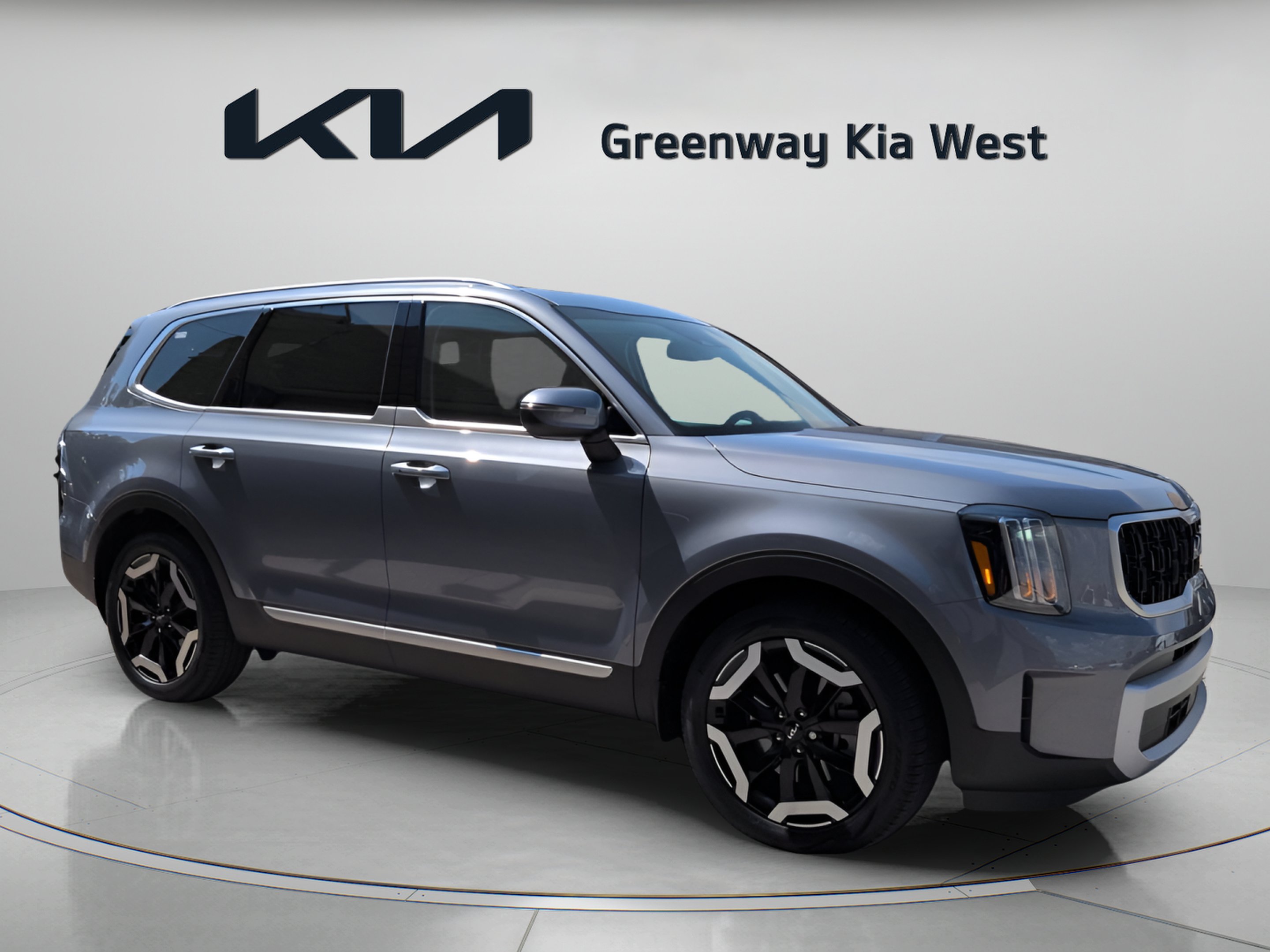 Certified Used 2025 Everlasting Silver Kia EX image 2
