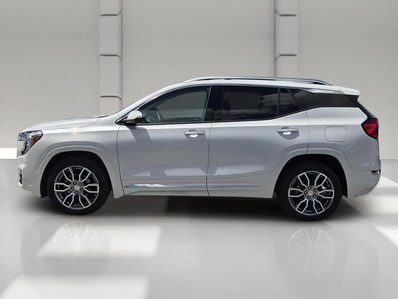 Used 2022 White Frost GMC AWD 4DR DENALI image 2