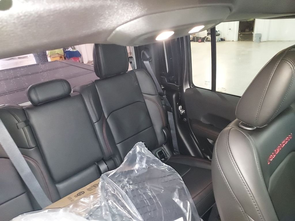 New 2026 Granite Crystal Metallic Clear-Coat Exterior Paint Jeep Shadow Ops image 14