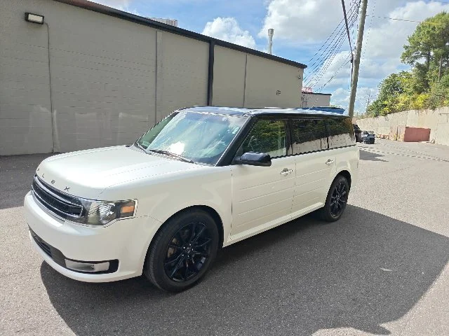 Used 2019 White Ford SEL image 6