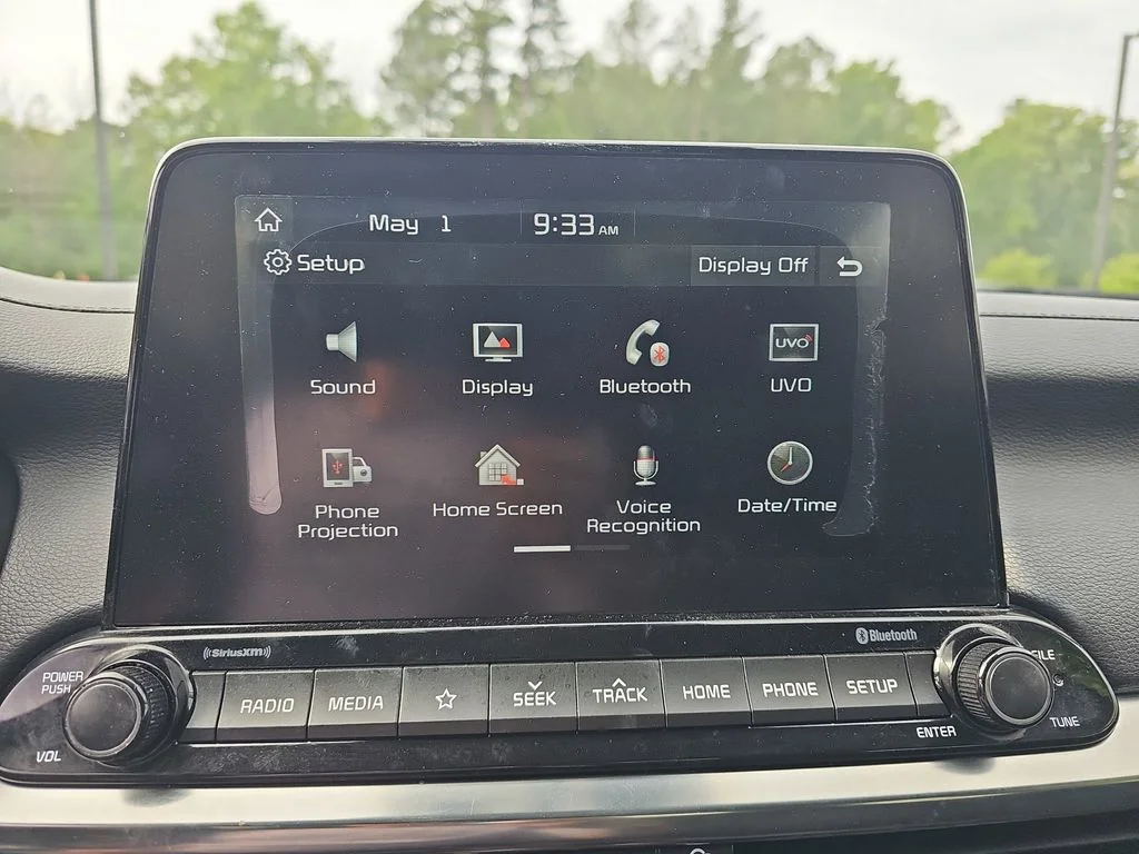 Used 2019 White Kia S image 20