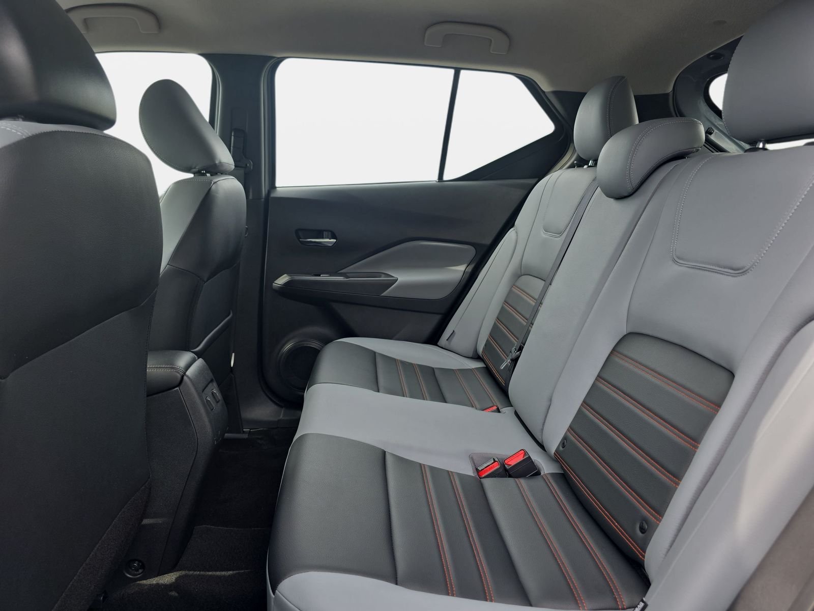 Used 2024 Gray Nissan SR image 13
