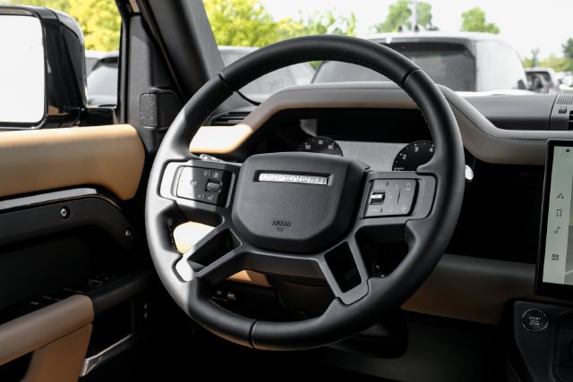 New 2026 Santorini Black Land Rover X-Dynamic SE image 19