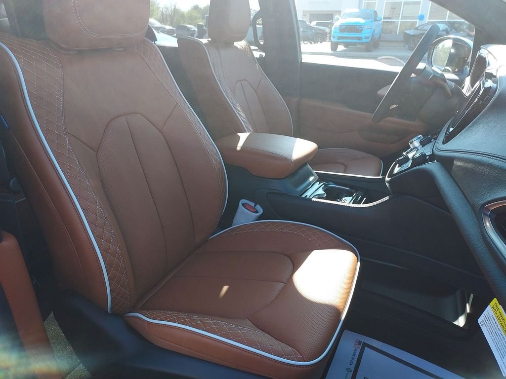 New 2026 Black Chrysler Pinnacle image 32