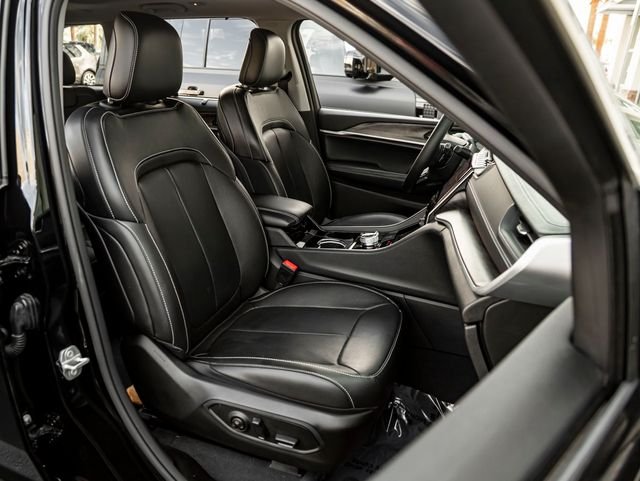 Used 2022 Diamond Black Crystal Pearlcoat Jeep Limited image 32
