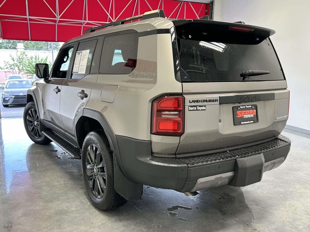 Used 2025  Toyota Premium image 5