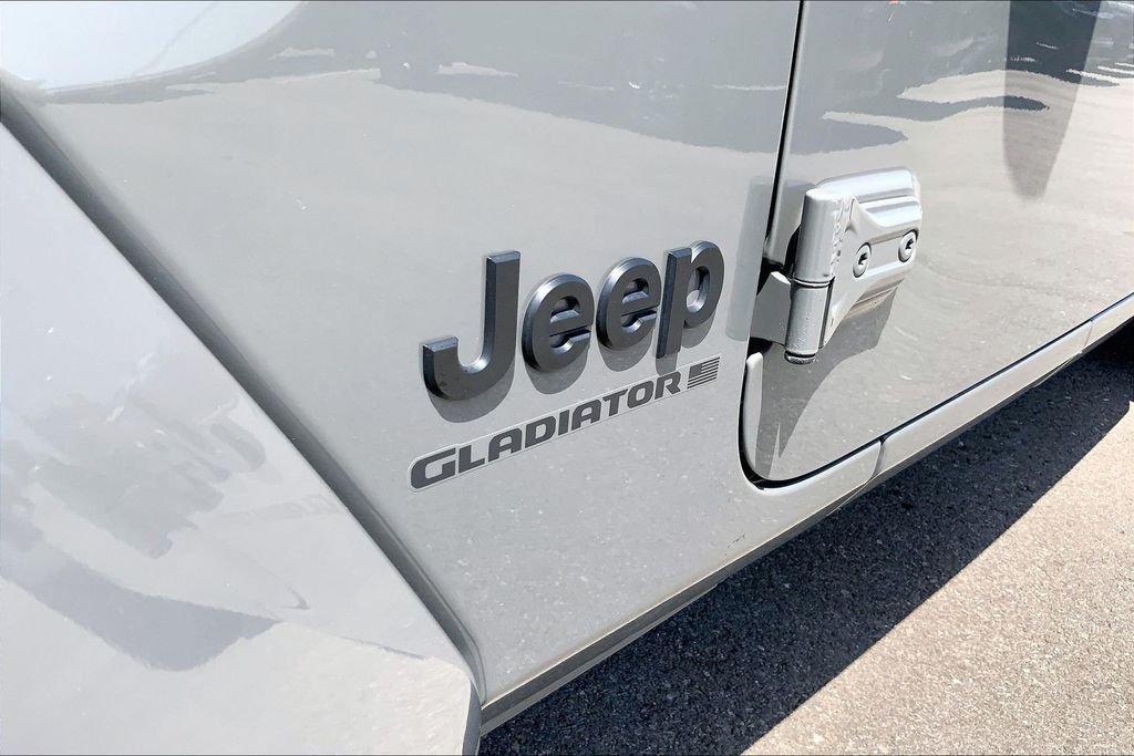 Used 2023 Gray Jeep Sport S image 25