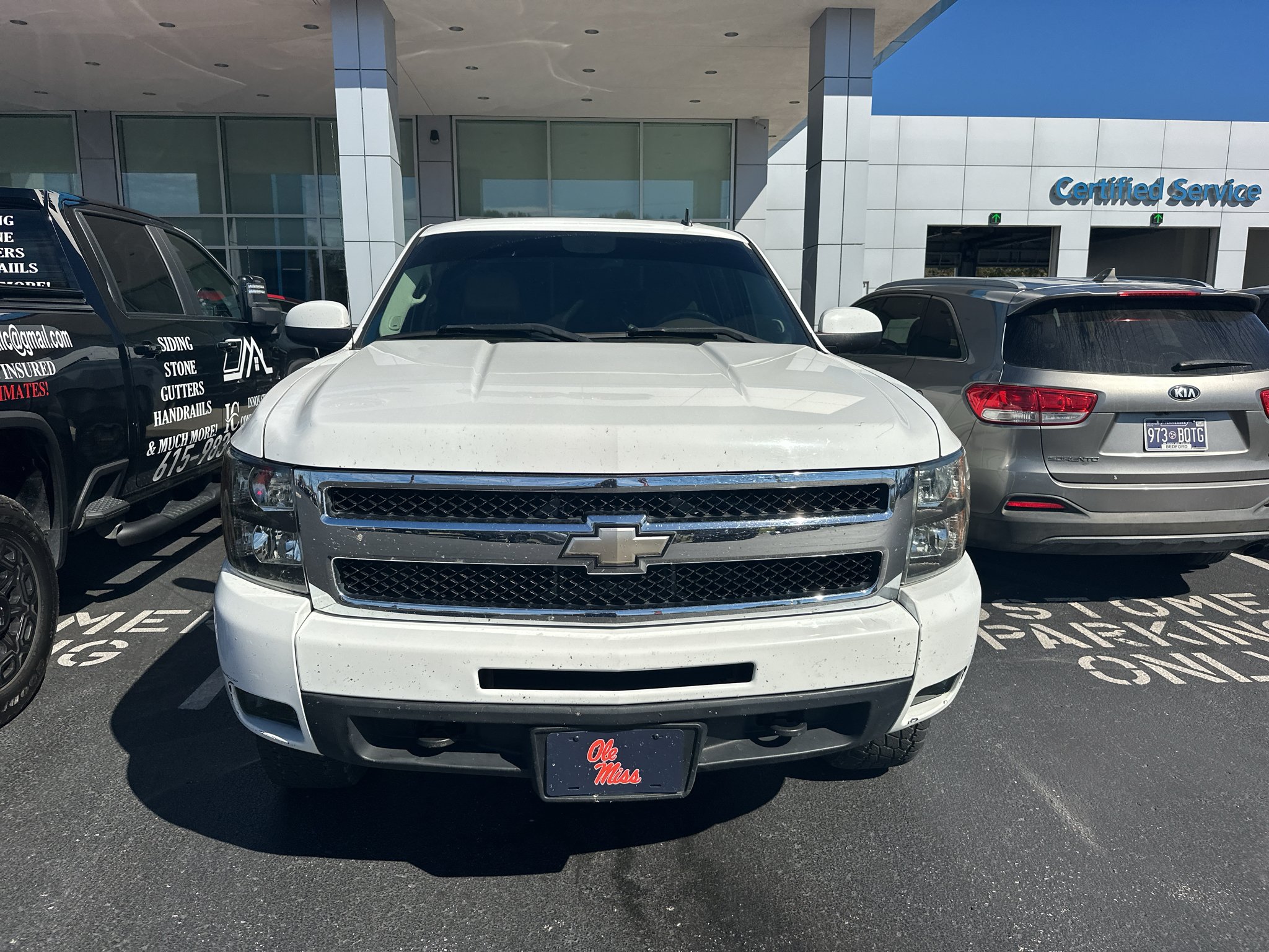 Used 2009 SUMMIT WHITE Chevrolet LTZ image 4