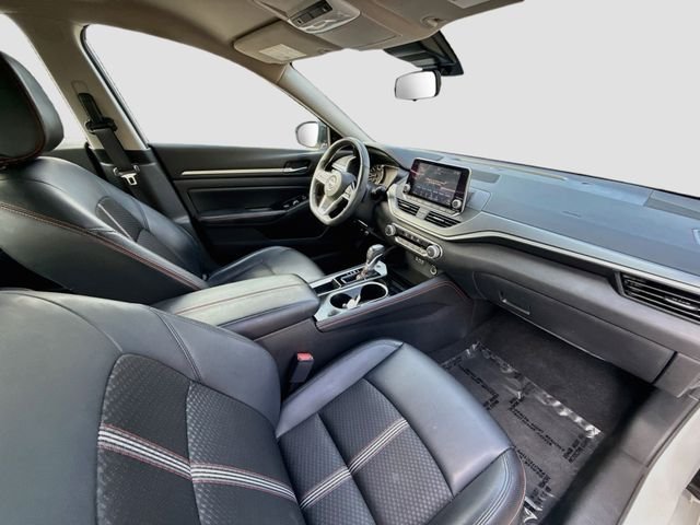Used 2024 White Nissan 2.5 SR image 26