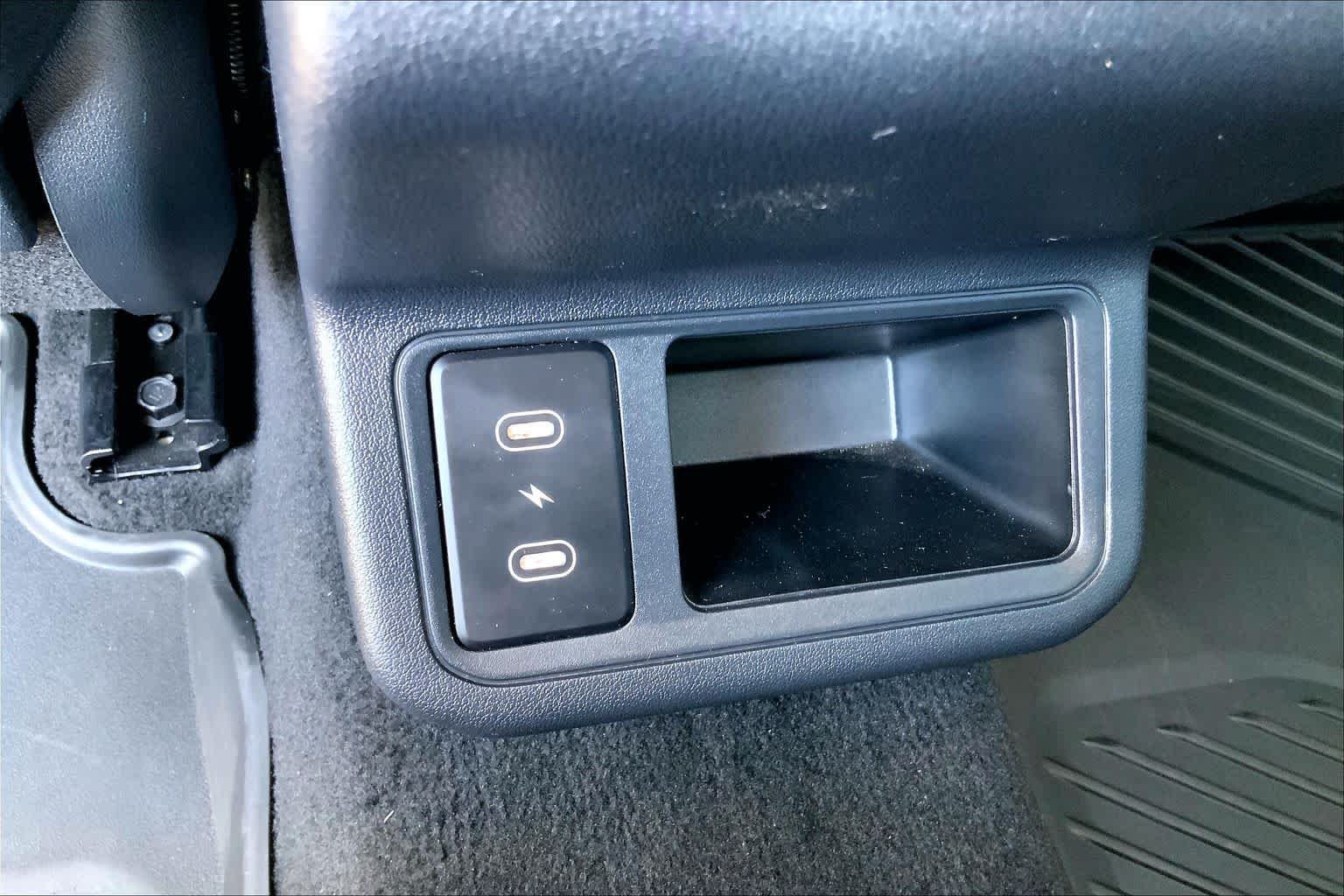 Used 2025 Snow White Pearl Kia EX image 29