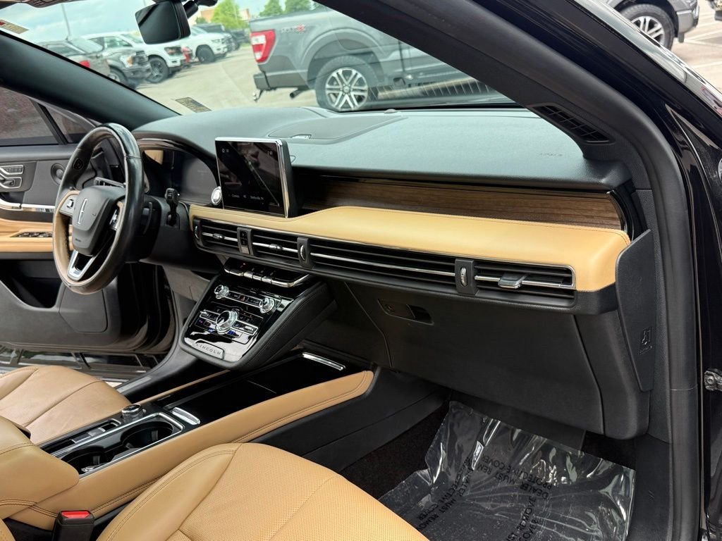 Used 2022 Infinite Black Metallic Lincoln Reserve image 17