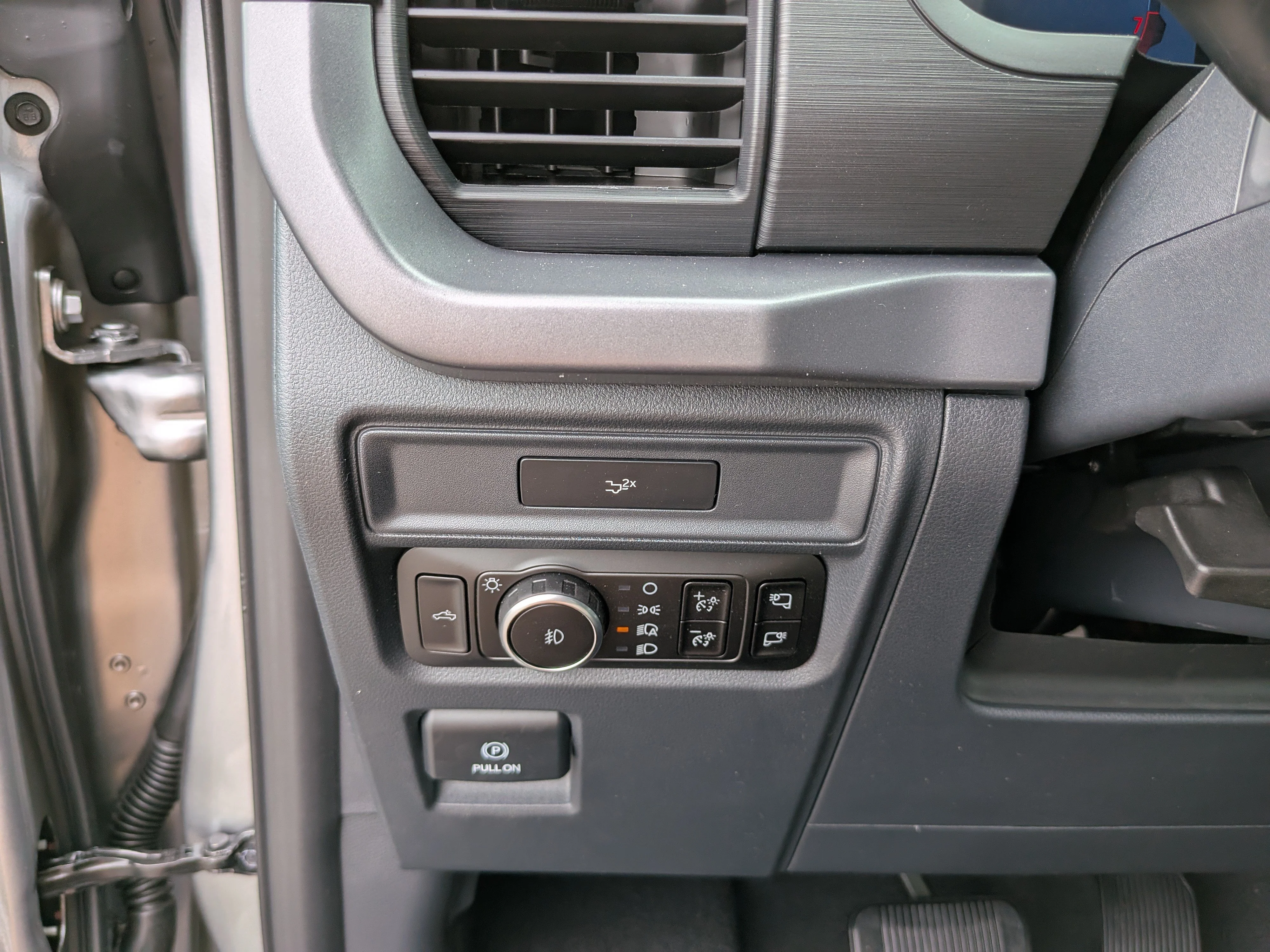 New 2026 Iconic Silver Metallic Ford XLT image 28