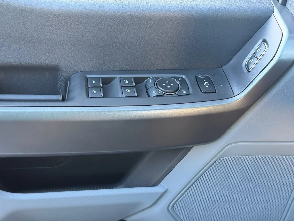 New 2027 Oxford White Ford F-350® XLT image 16