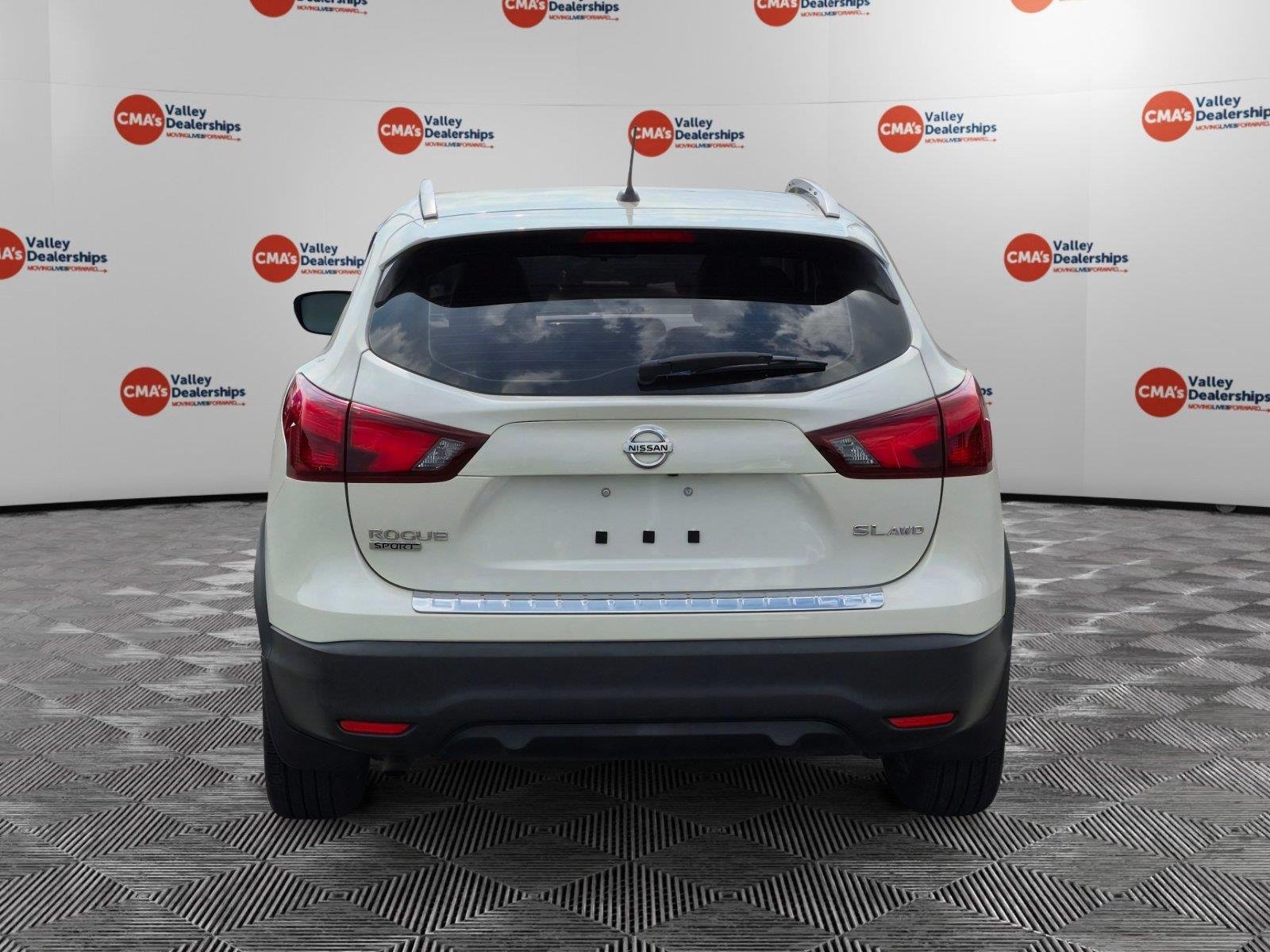 Used 2018 Pearl White Nissan SL image 4