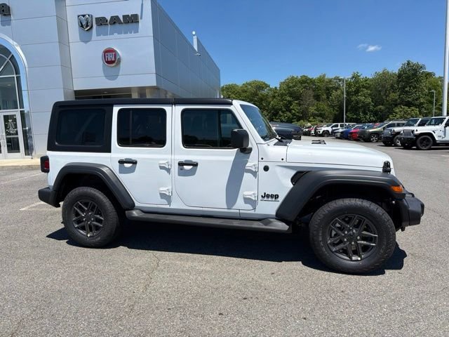 New 2026 Bright White Clear-Coat Exterior Paint Jeep Sport S image 2