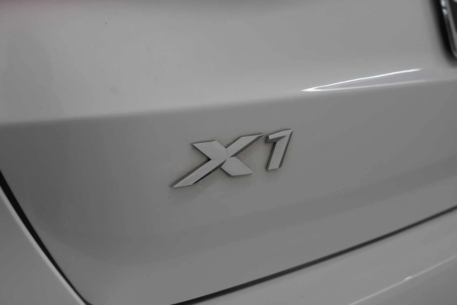Certified Used 2025 Mineral White Metallic BMW xDrive28i image 8
