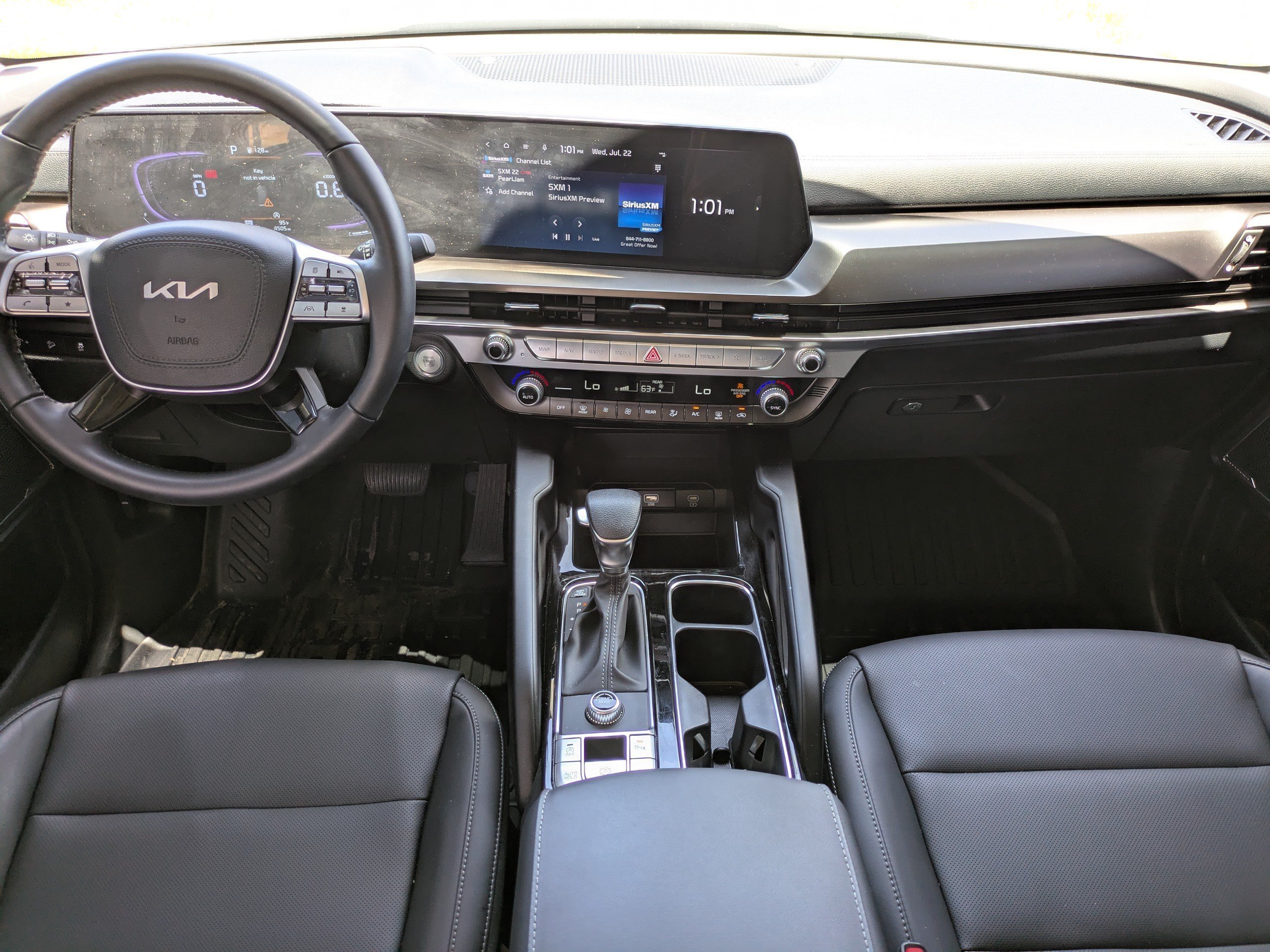 Used 2025 Glacial White Pearl Kia LX image 13
