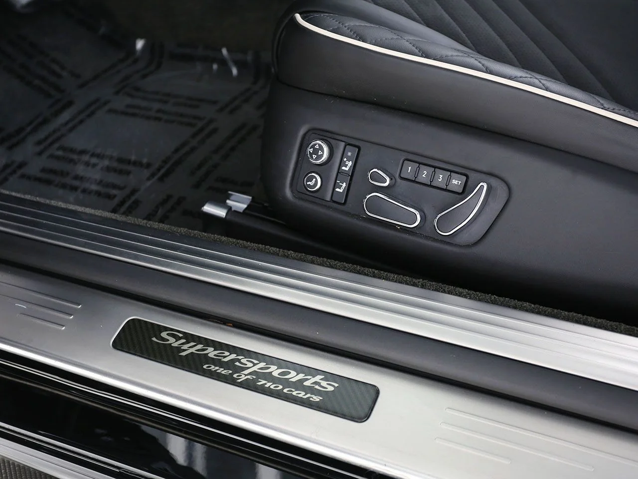 Used 2018 Black Bentley Base image 25