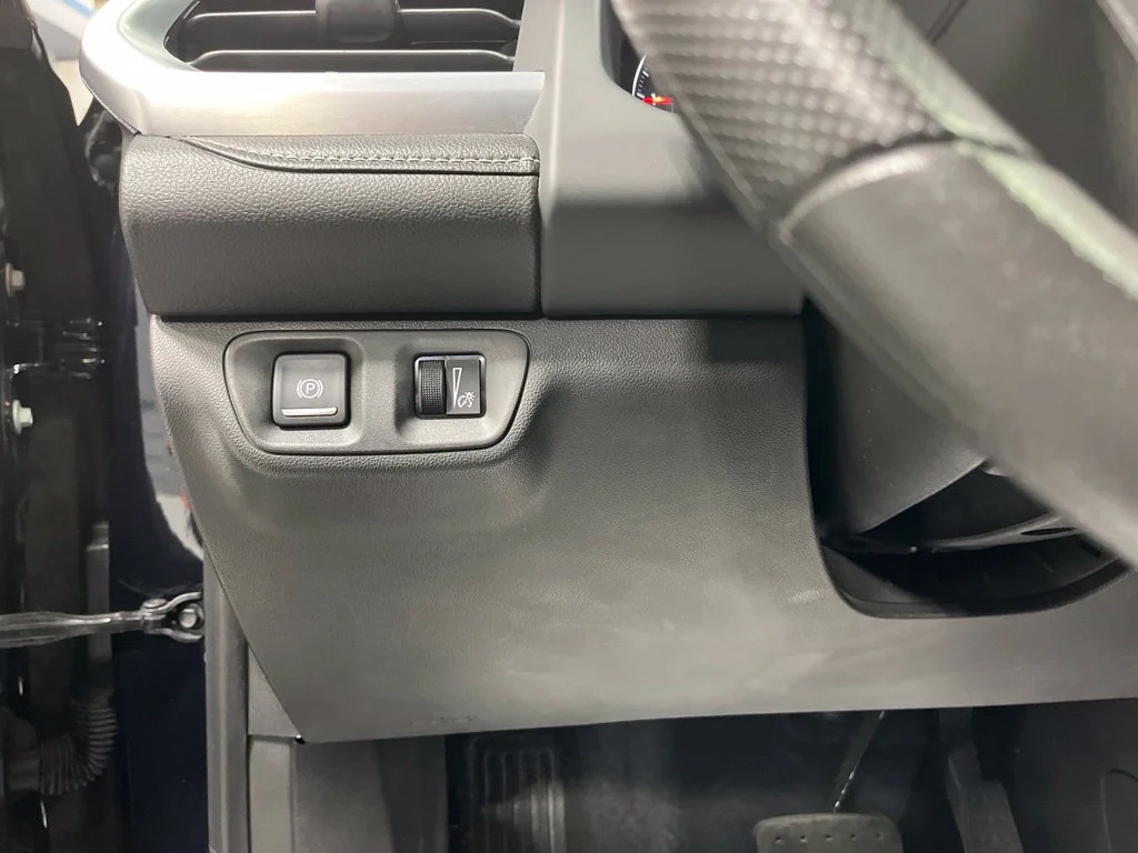 Used 2021 Midnight Blue Metallic GMC SLE image 13