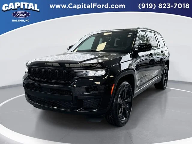Used 2023 Black Jeep Altitude image 1