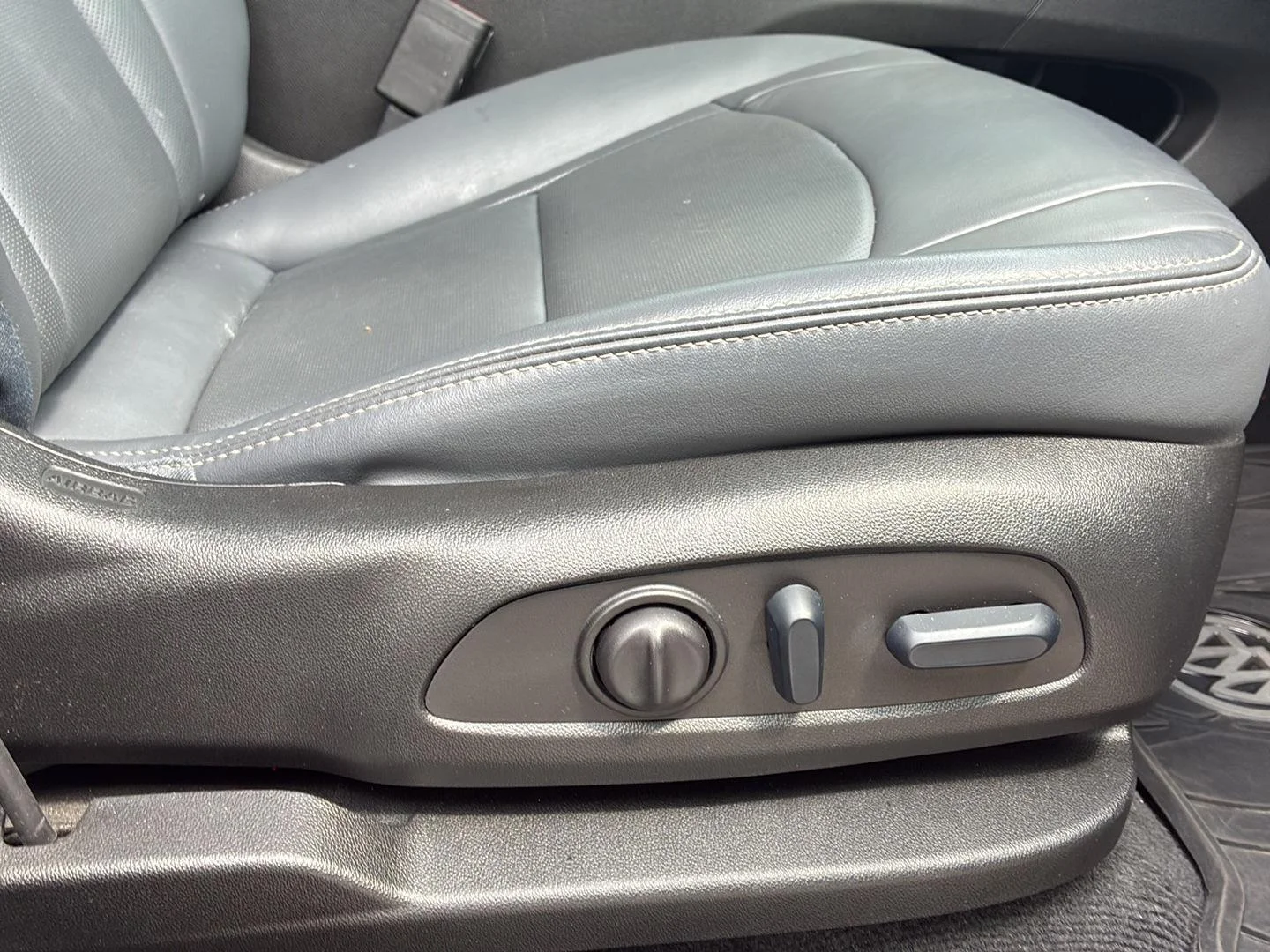 Used 2024 Moonstone Gray Metallic Buick Essence image 7