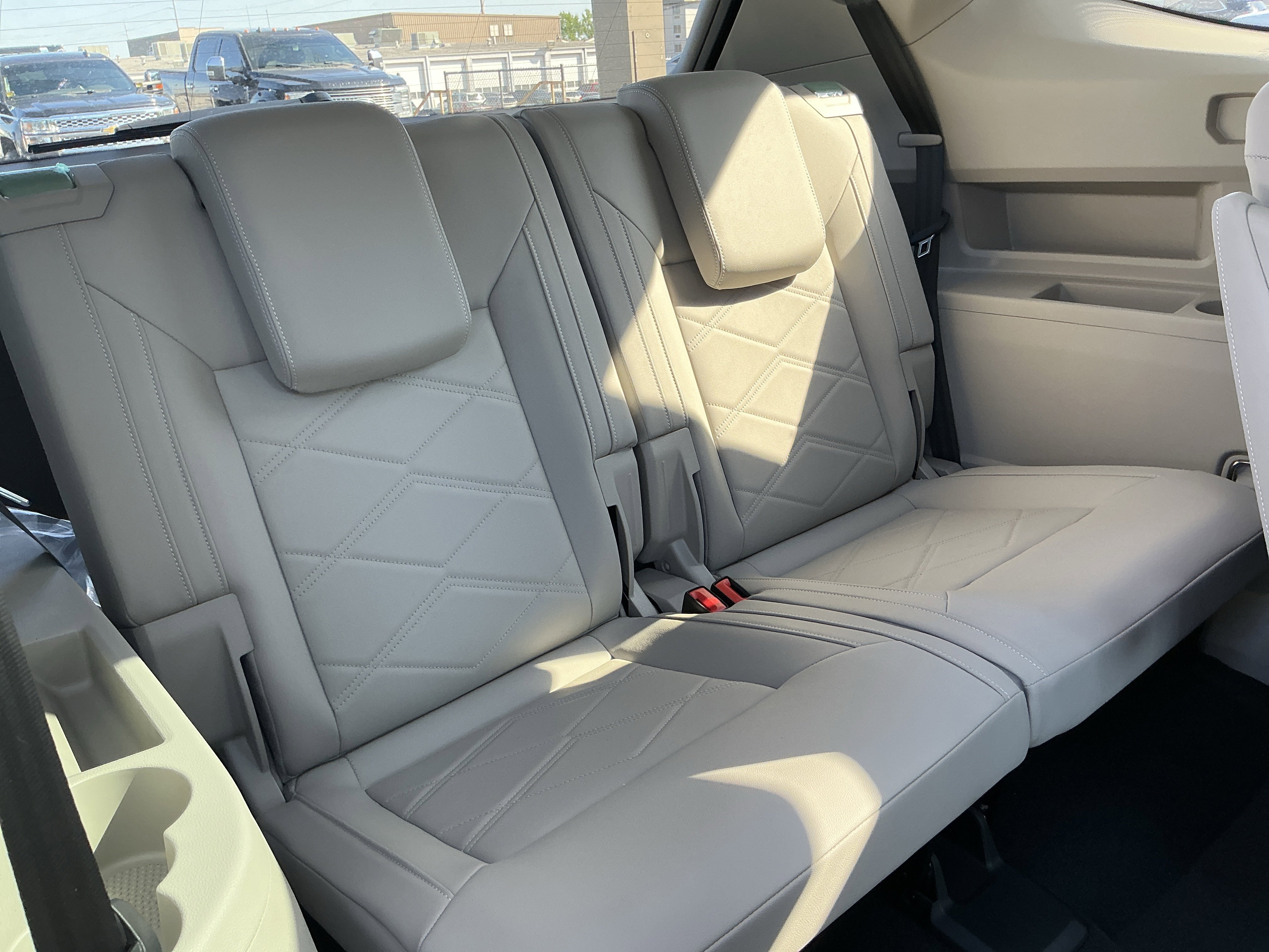 New 2026 Silver Mist Metallic Volkswagen 2.0T SE w/Technology image 25