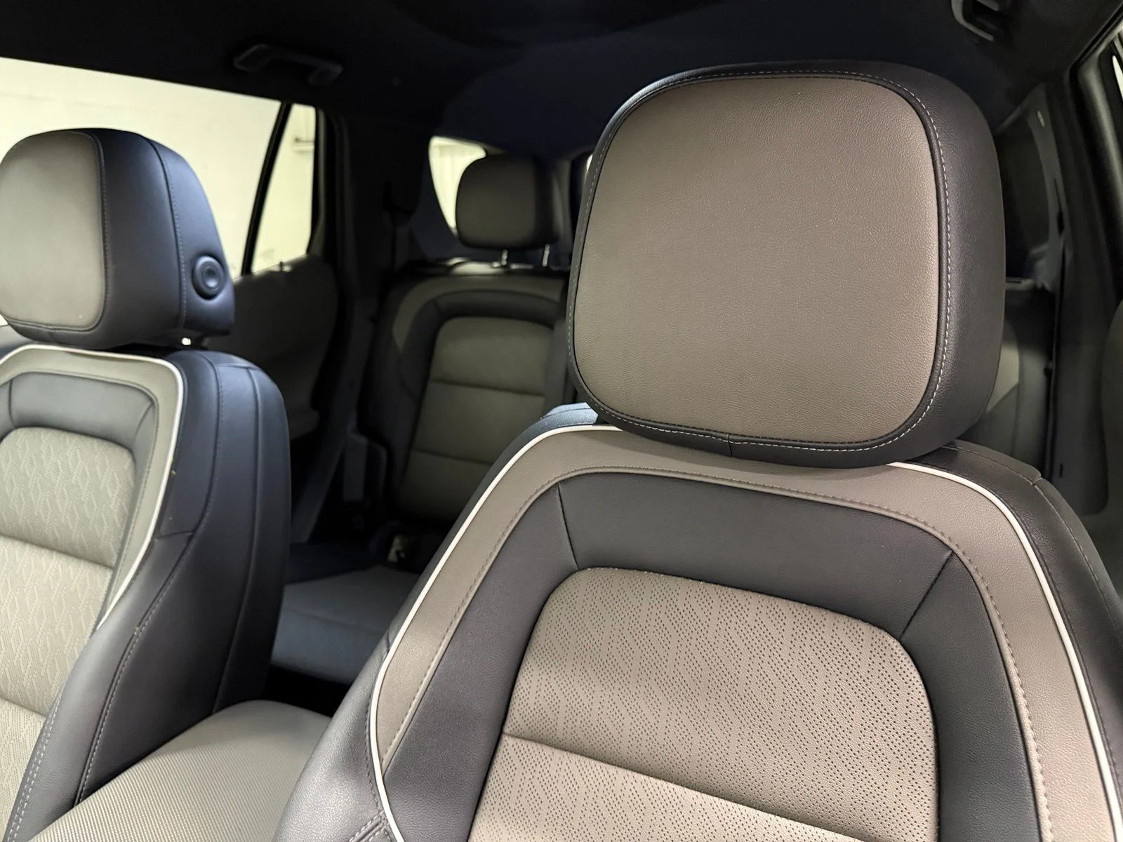 Used 2025 White Chevrolet LT image 21