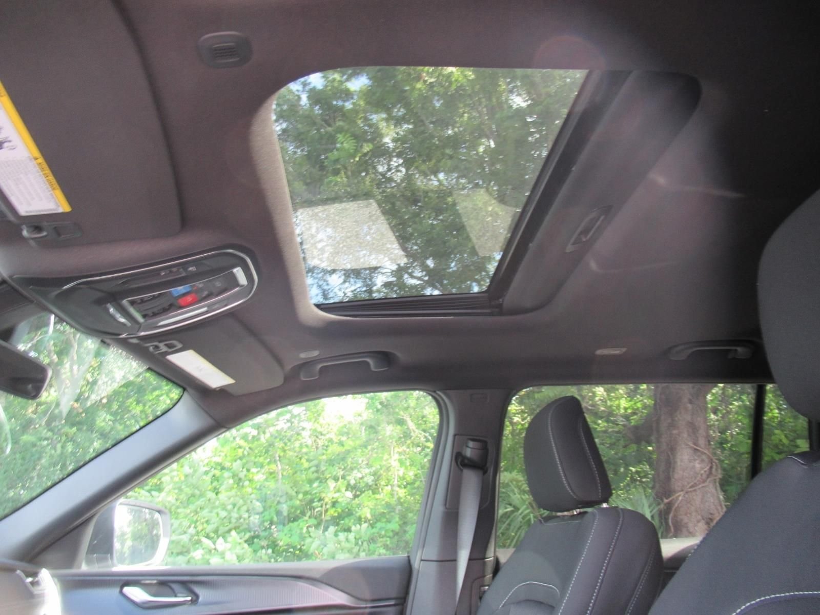 New 2026 Silver Zynith Exterior Paint Jeep Laredo X image 18