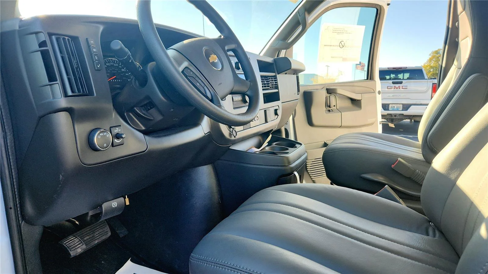 2025 Chevrolet Express Cargo Work Van - Photo 26