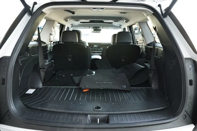Used 2026 Creamy White Pearl Hyundai SEL Convenience image 28