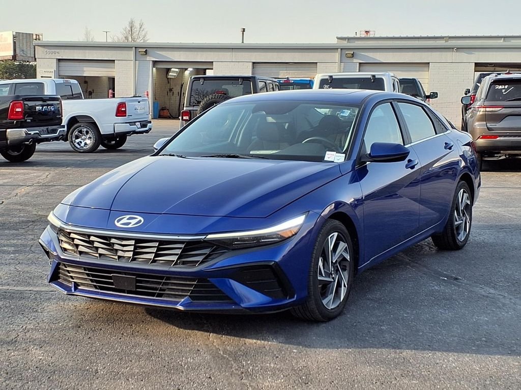 Used 2025 Hyundai Elantra SEL with VIN KMHLS4DG5SU861848 for sale in Kansas City