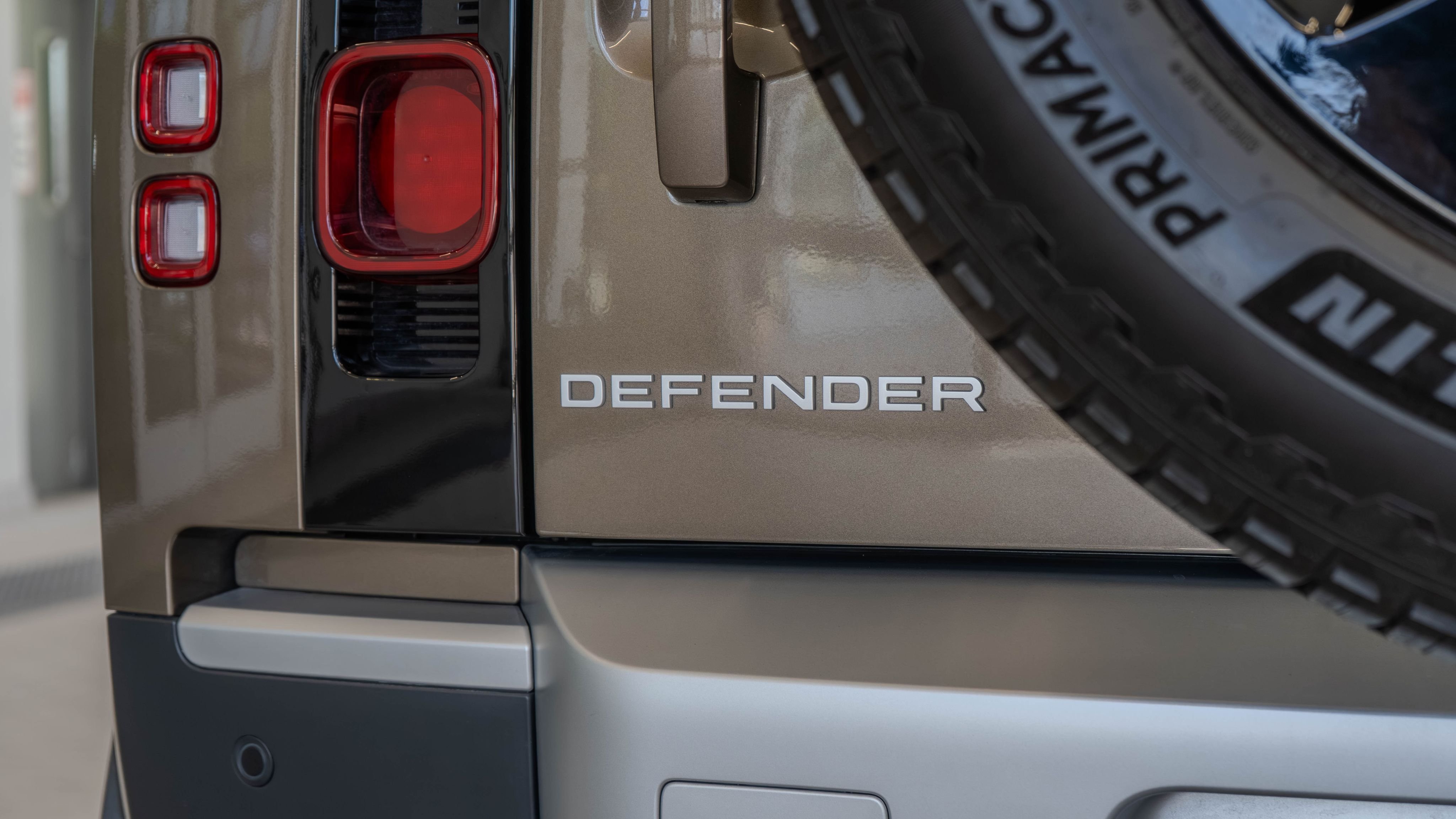 Used 2025 Gondwana Stone Metallic Land Rover S image 22